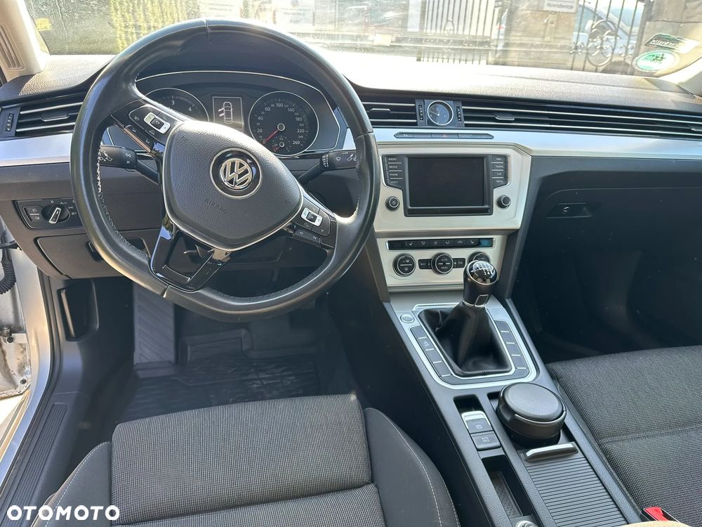 Volkswagen Passat 2.0 TDI SCR Highline - 14