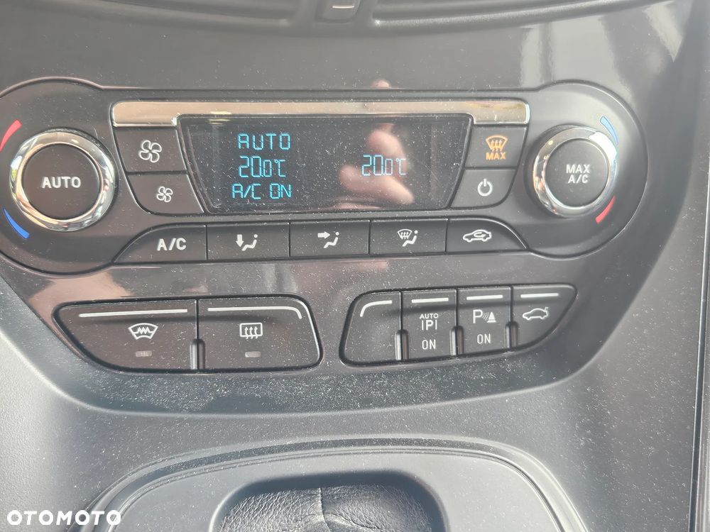 Ford Kuga 2.0 TDCi 4x4 Titanium - 9