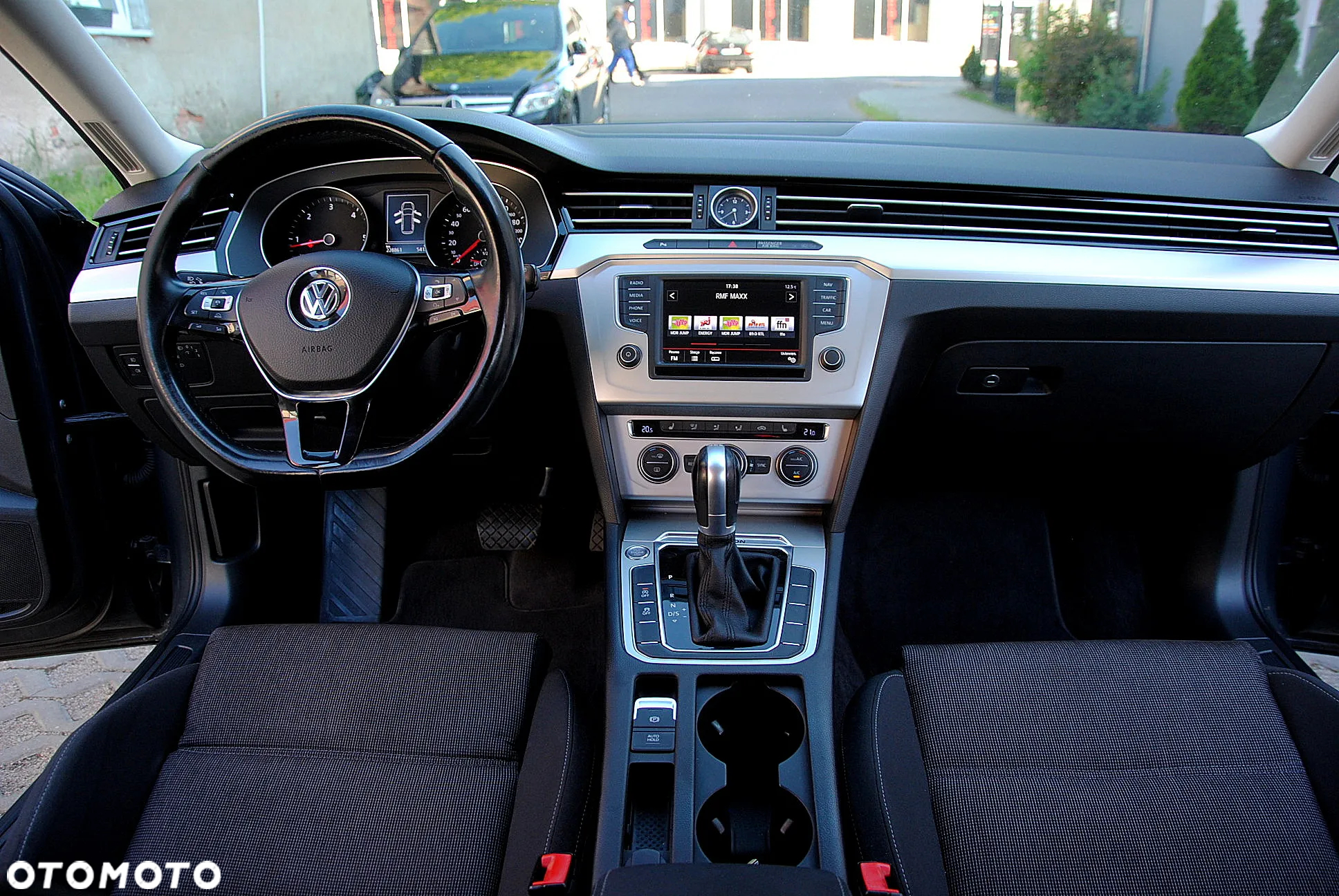 Volkswagen Passat Variant 2.0 TDI SCR 4Motion DSG Comfortline - 11