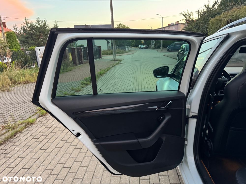 Skoda Octavia Combi 2.0 TDI (Green tec) RS - 19
