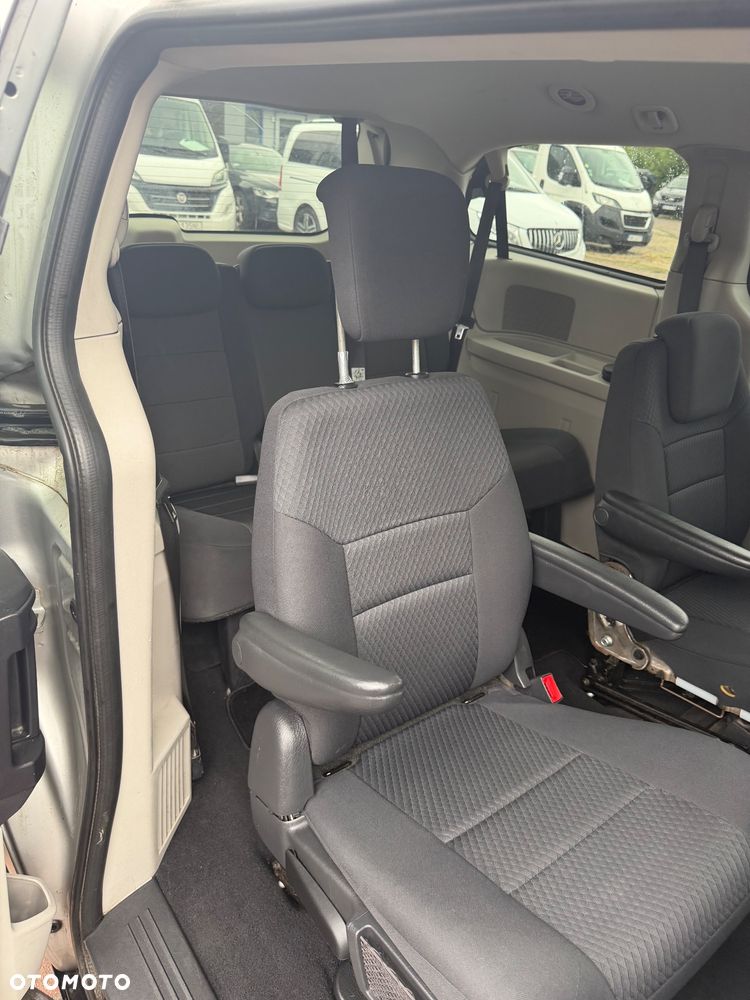 Dodge Grand Caravan - 11
