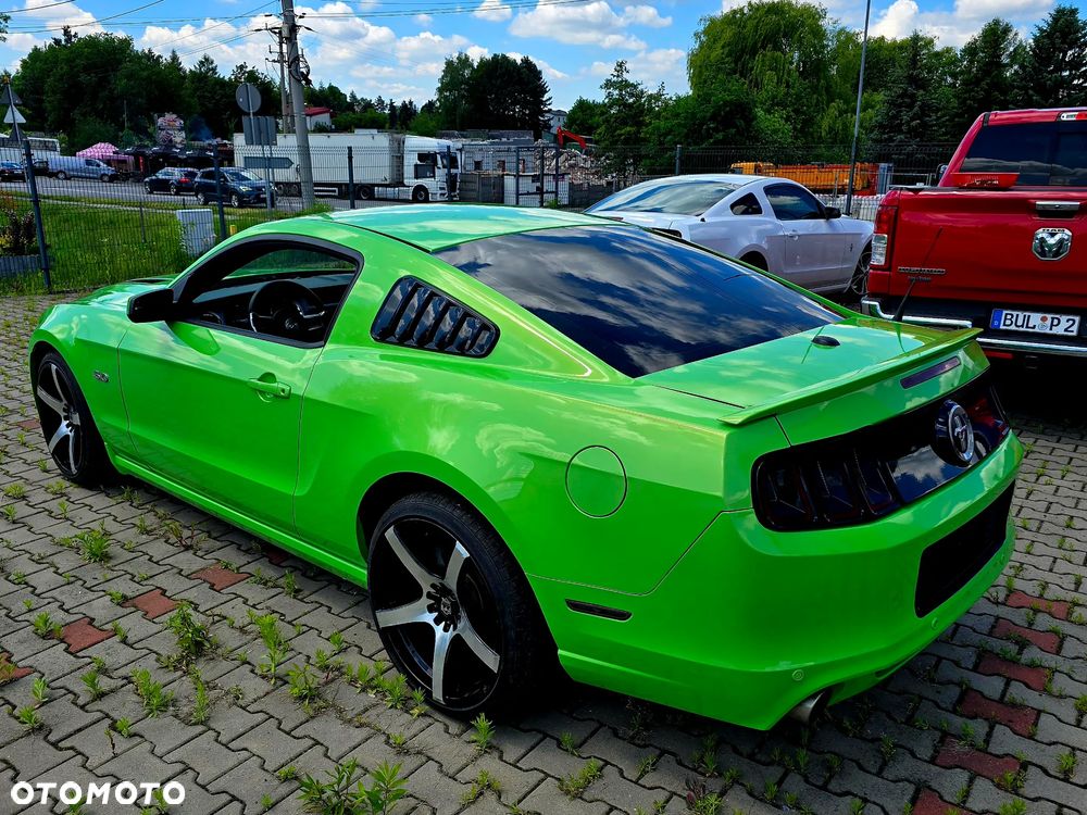 Ford Mustang - 4