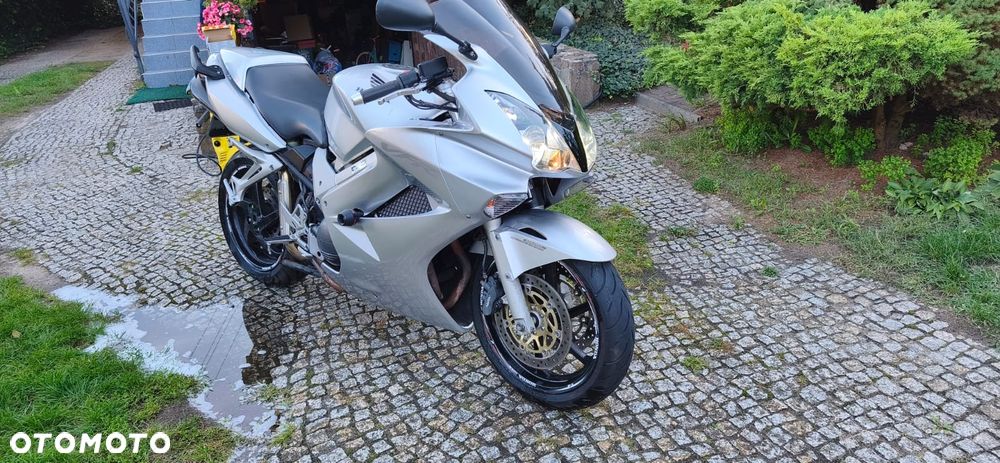 Honda VFR - 9