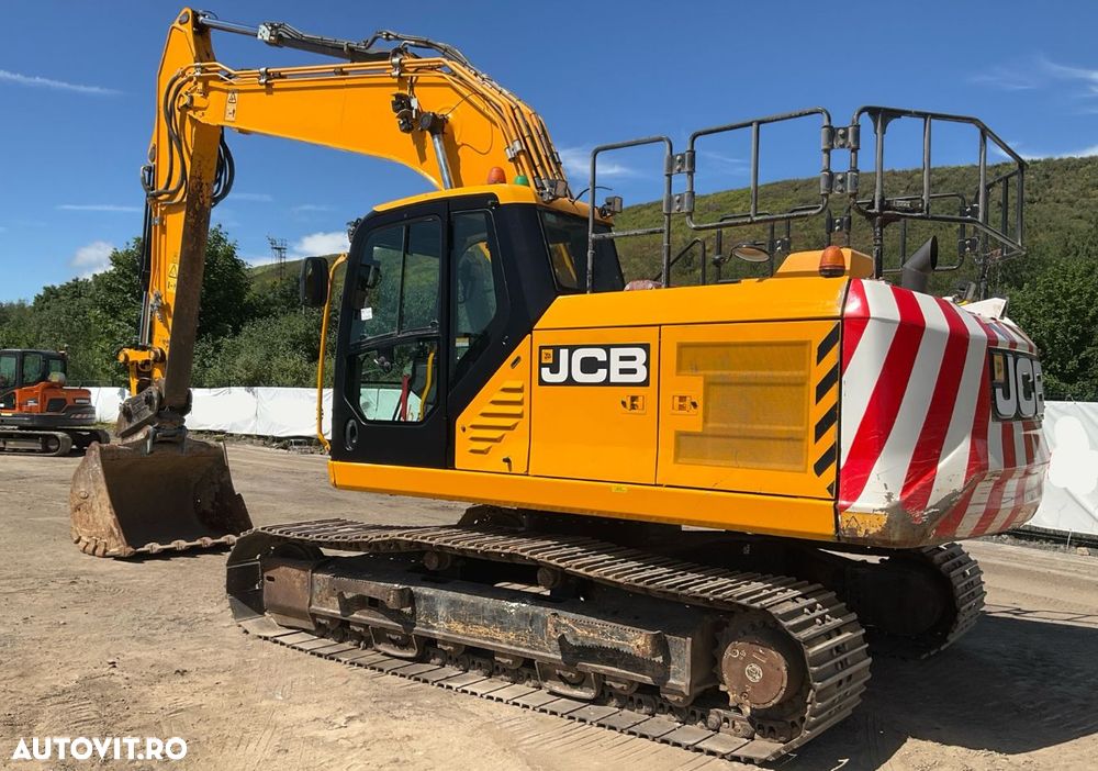 JCB 220X L Excavator - 3