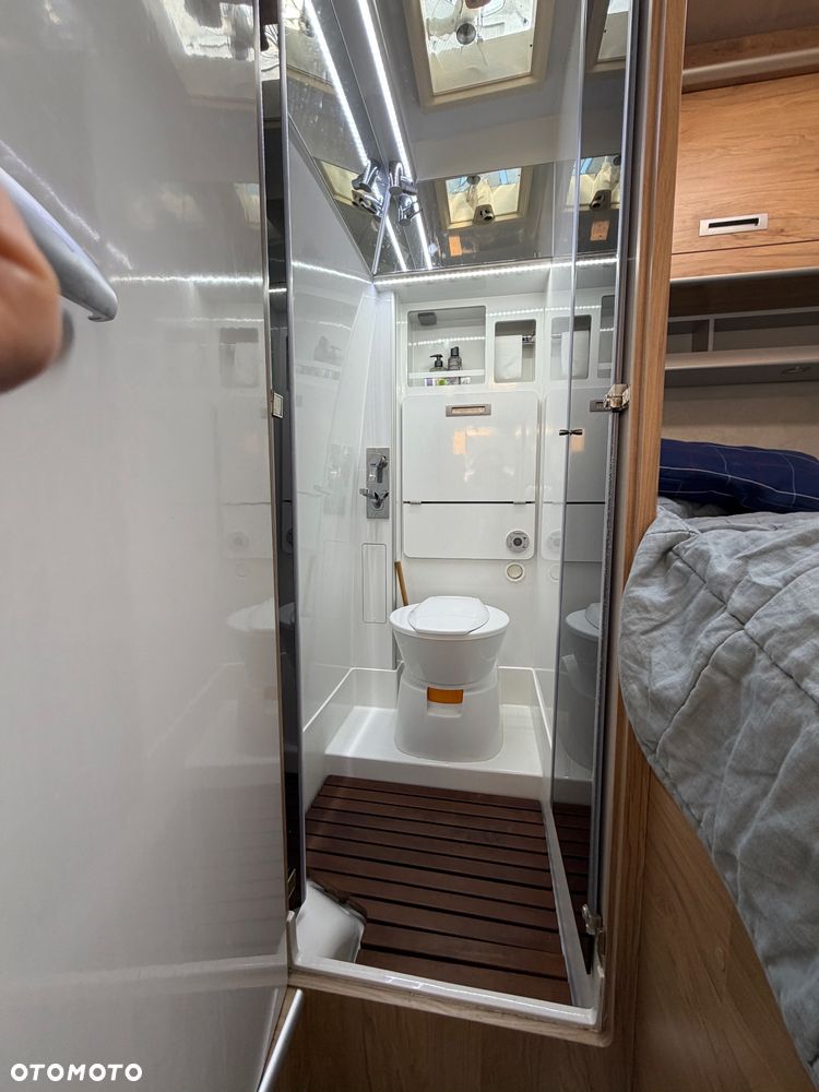 Globe-Traveller Voyager X - 16