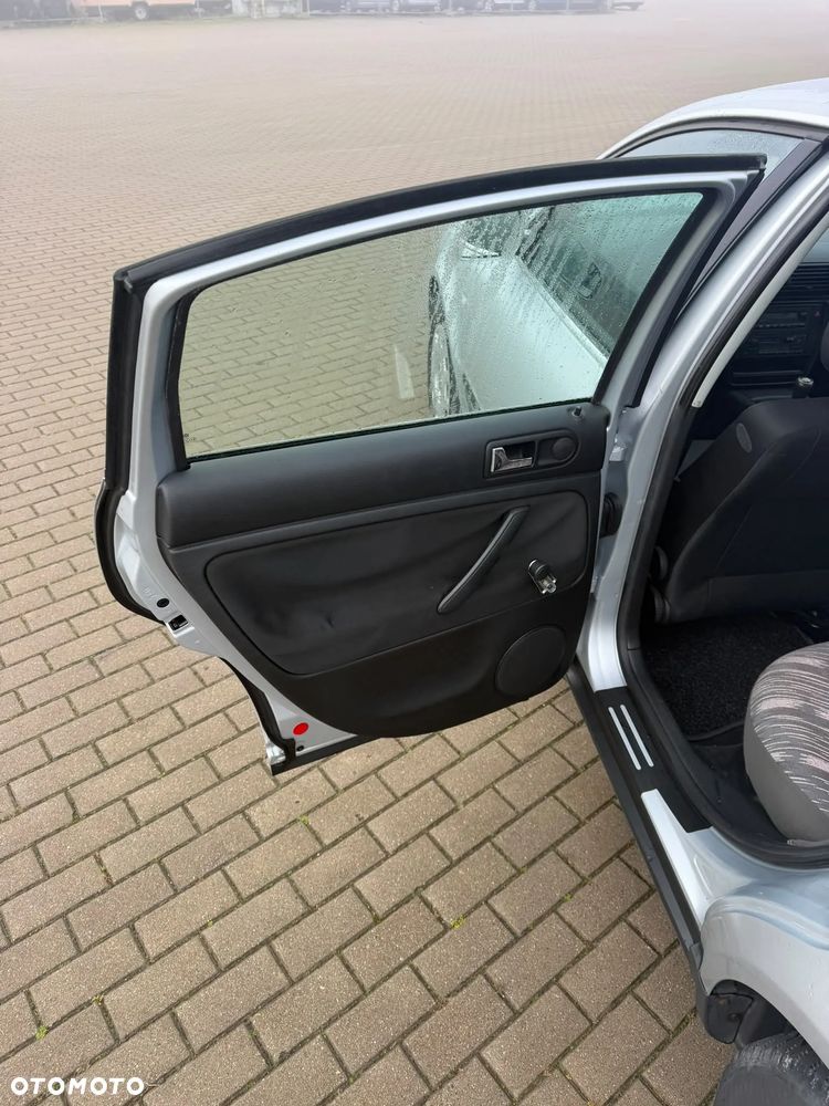 Volkswagen Passat 1.6 Basis - 8