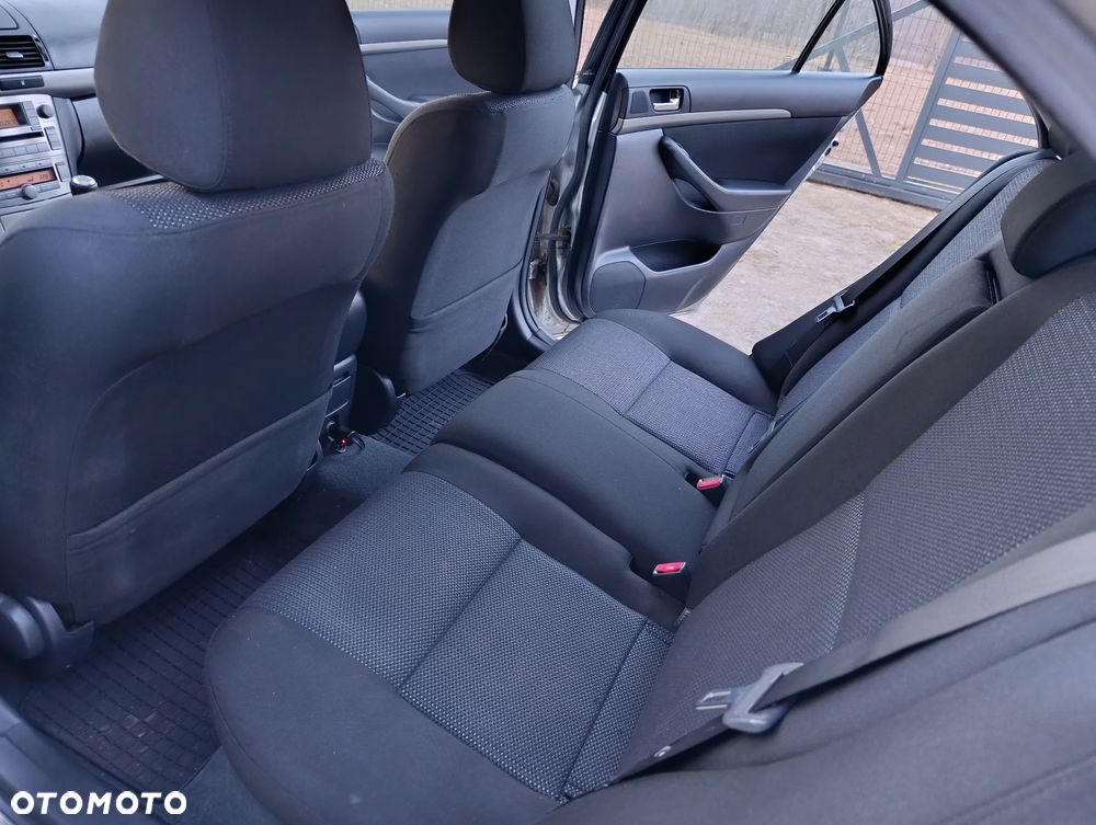 Toyota Avensis 2.0 D-4D Sol - 19