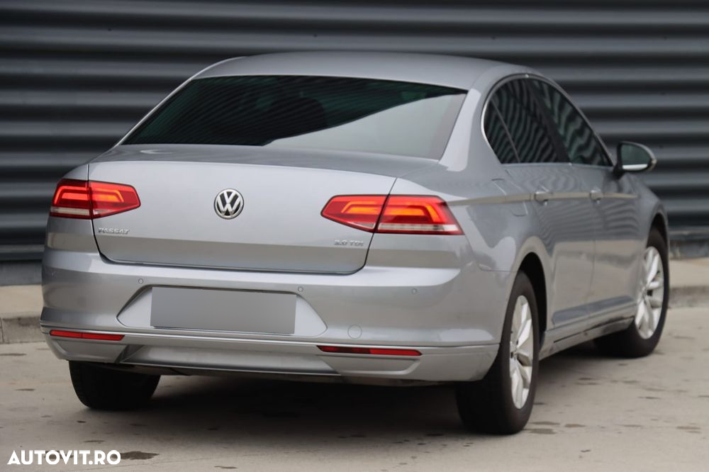 Volkswagen Passat - 12