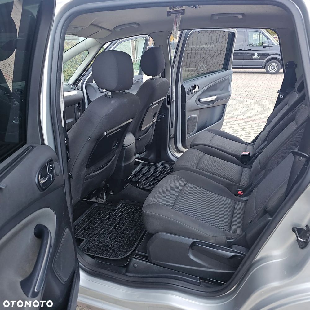 Ford S-Max - 13