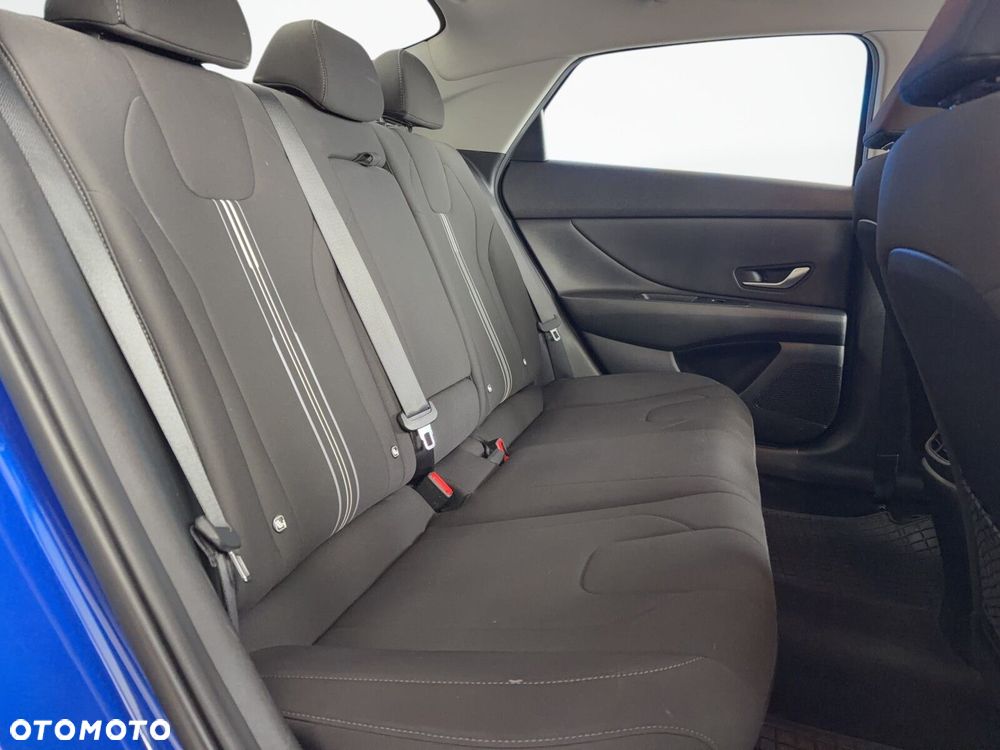 Hyundai Elantra - 16