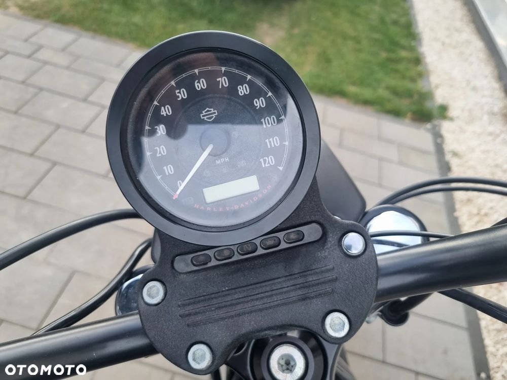 Harley-Davidson Sportster Iron 883 - 3