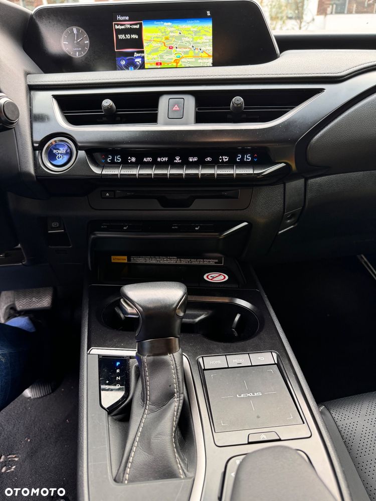 Lexus UX - 15