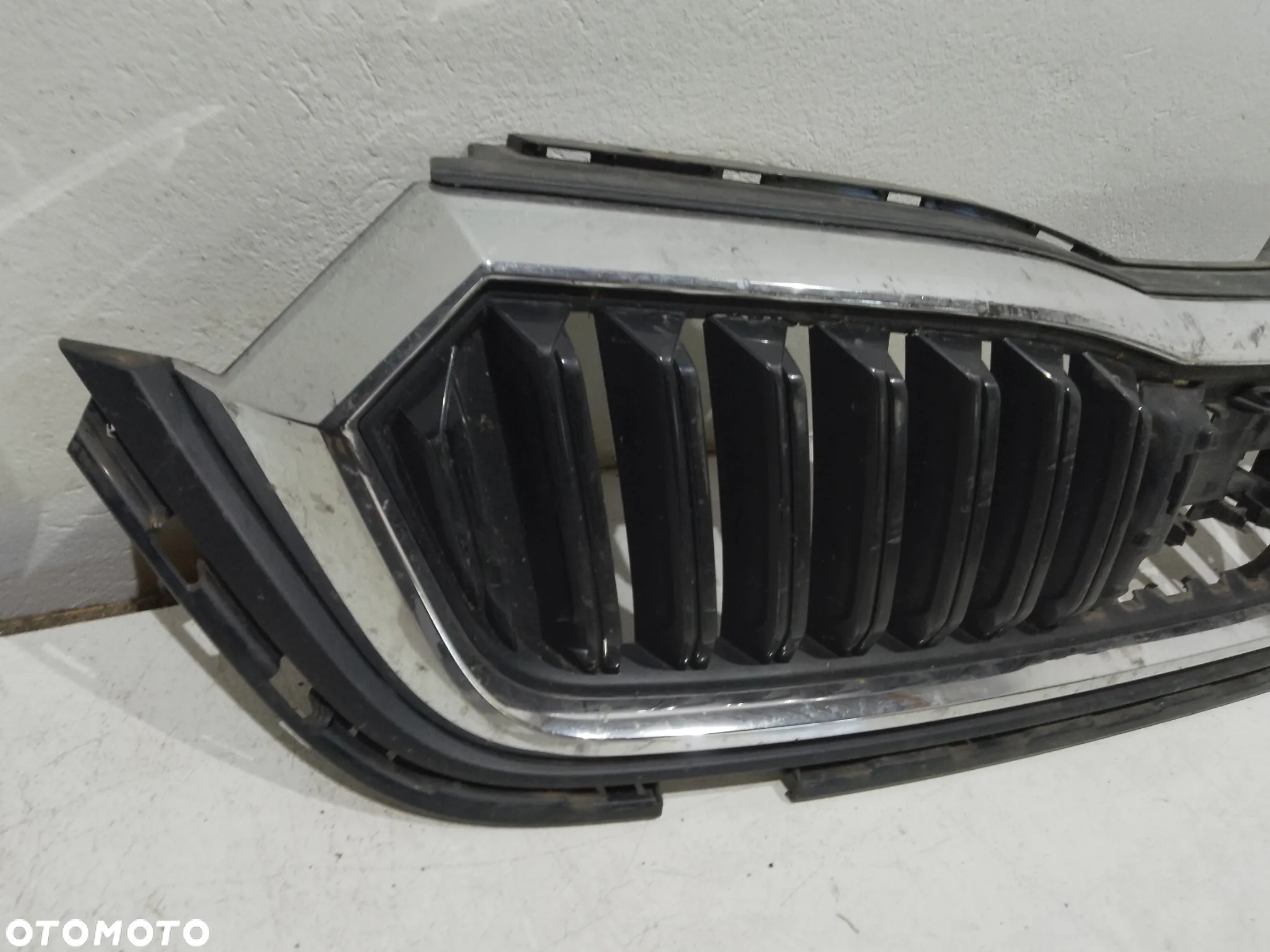SKODA OCTAVIA IV 4 2020– ATRAPA GRILL Z RADAREM – ORYGINAŁ - 3