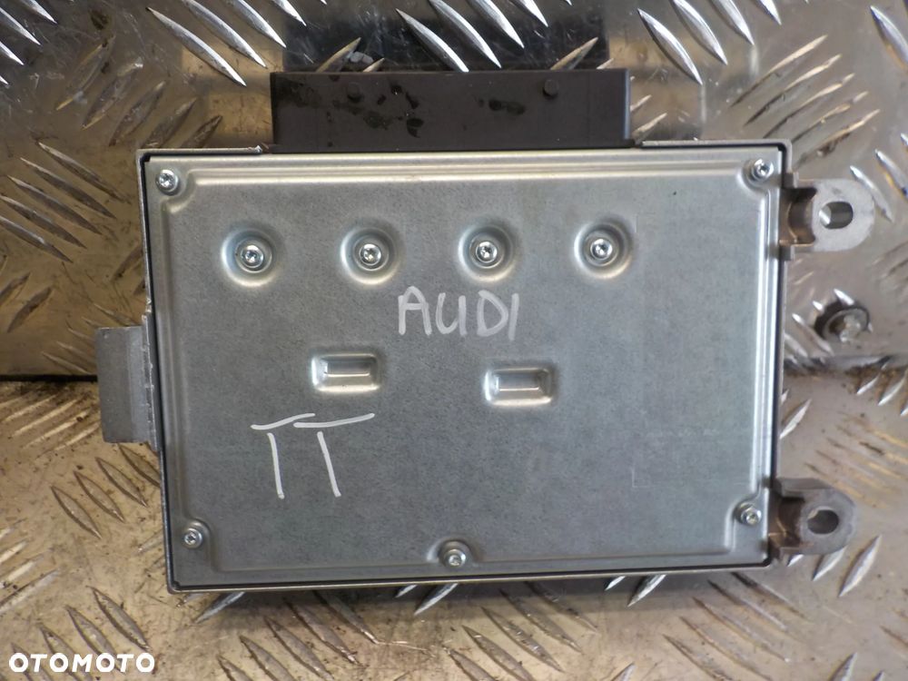 AUDI TT 8J WZMACNIACZ AUDIO RADIA - 2