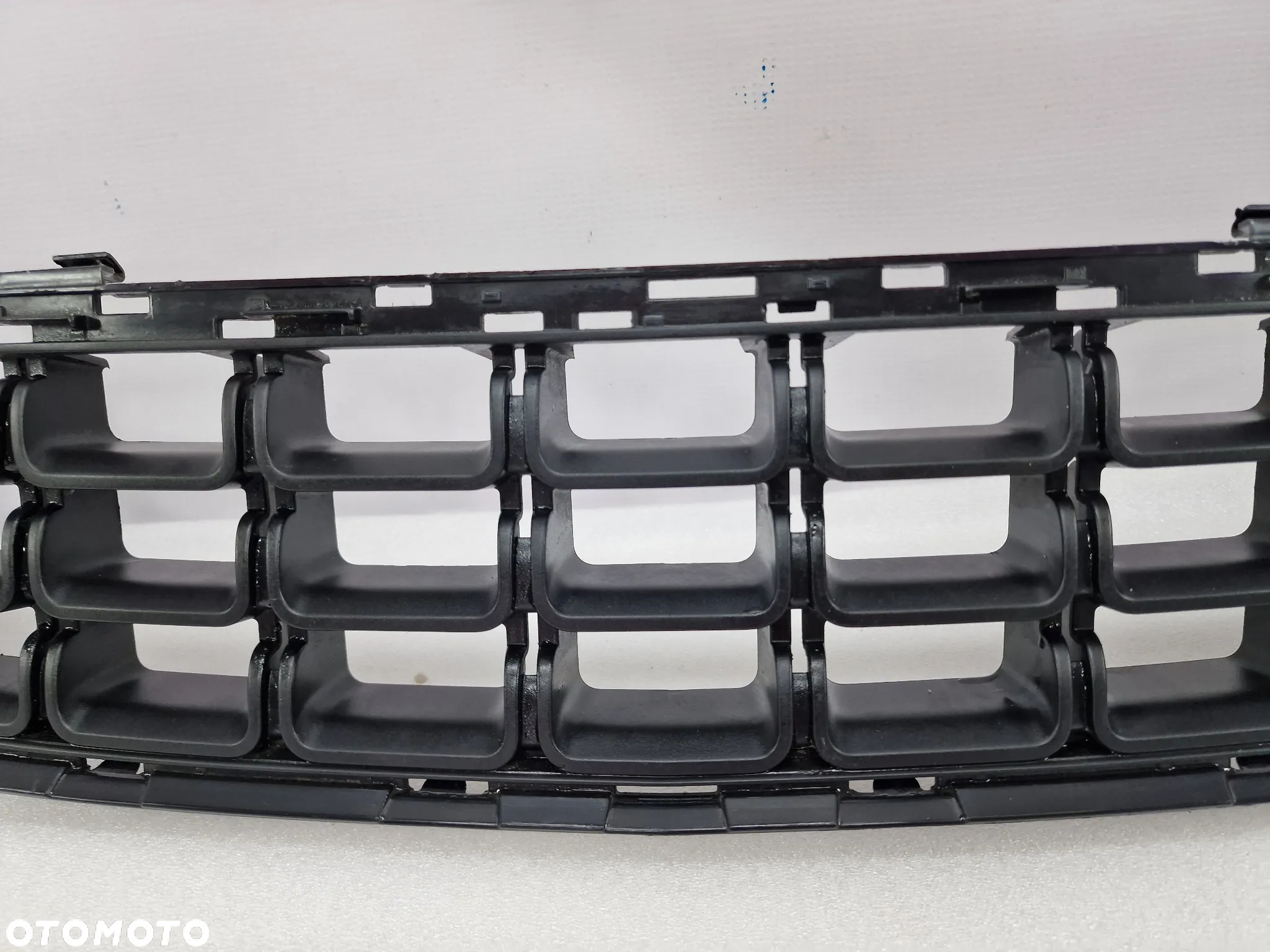 OPEL CORSA D LIFT 11 - KRATKA ŚRODKOWA ZDERZAKA PRZEDNIEGO PRZÓD , NR 13286021 , NR AUKCJI KR27 - 5