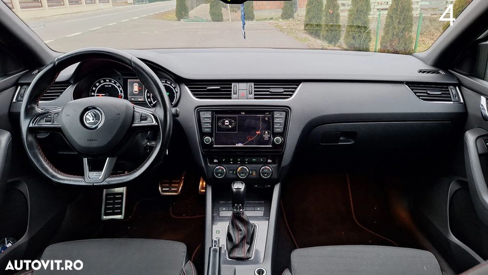 Skoda Octavia Combi 2.0 TDI DSG RS - 5