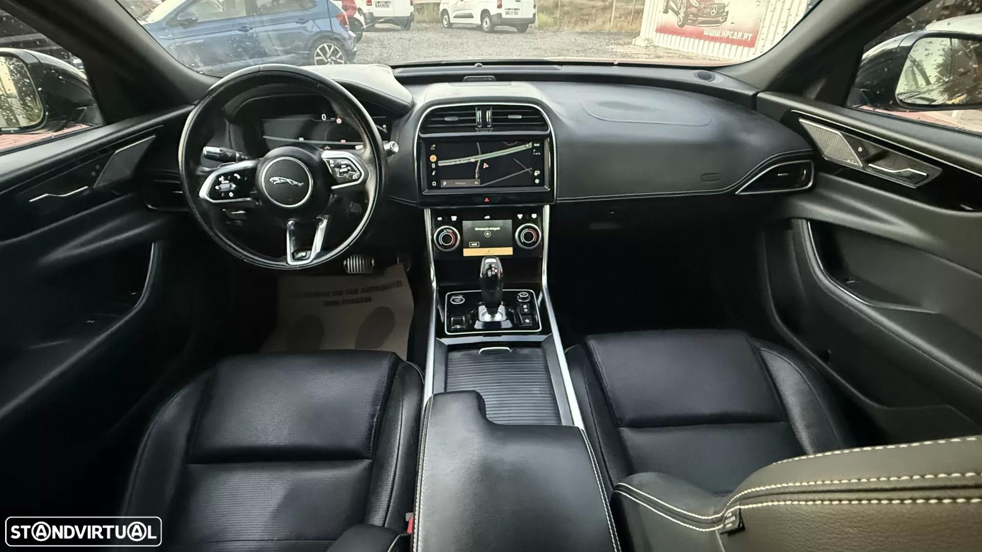 Jaguar XE 2.0 D200 R-Dynamic S - 30