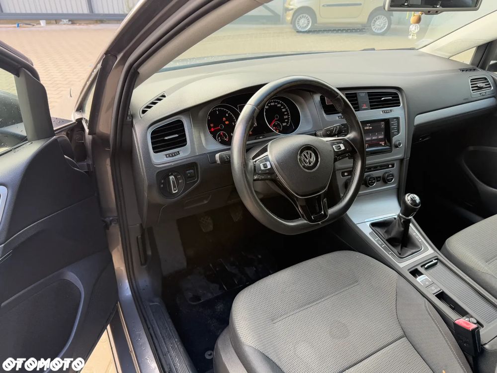 Volkswagen Golf - 11