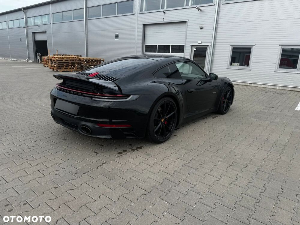 Porsche 911 Carrera GTS - 2
