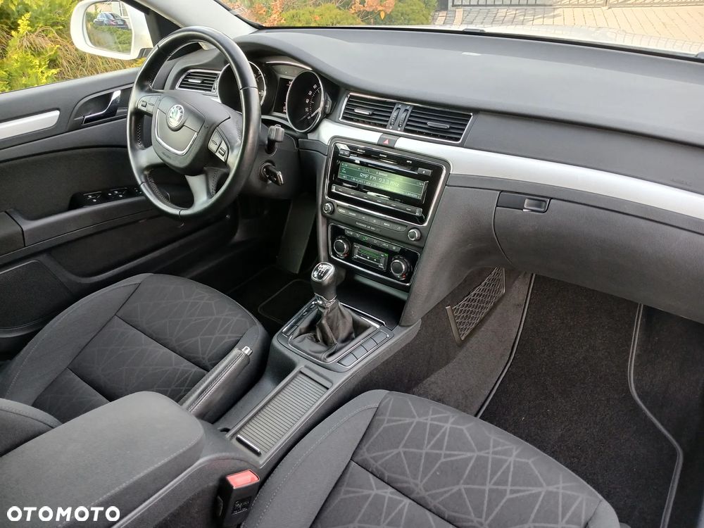 Skoda Superb 2.0 TDI DPF Elegance - 22