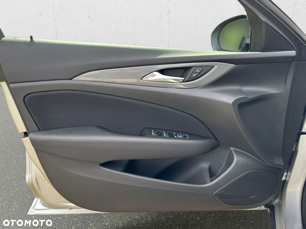 Opel Insignia - 10