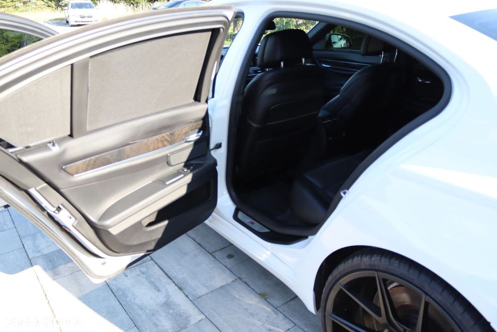 BMW Seria 7 750i - 16