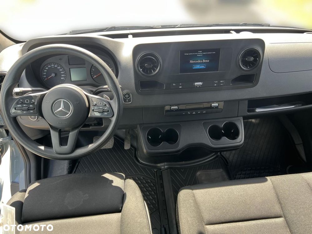 Mercedes-Benz Sprinter - 12