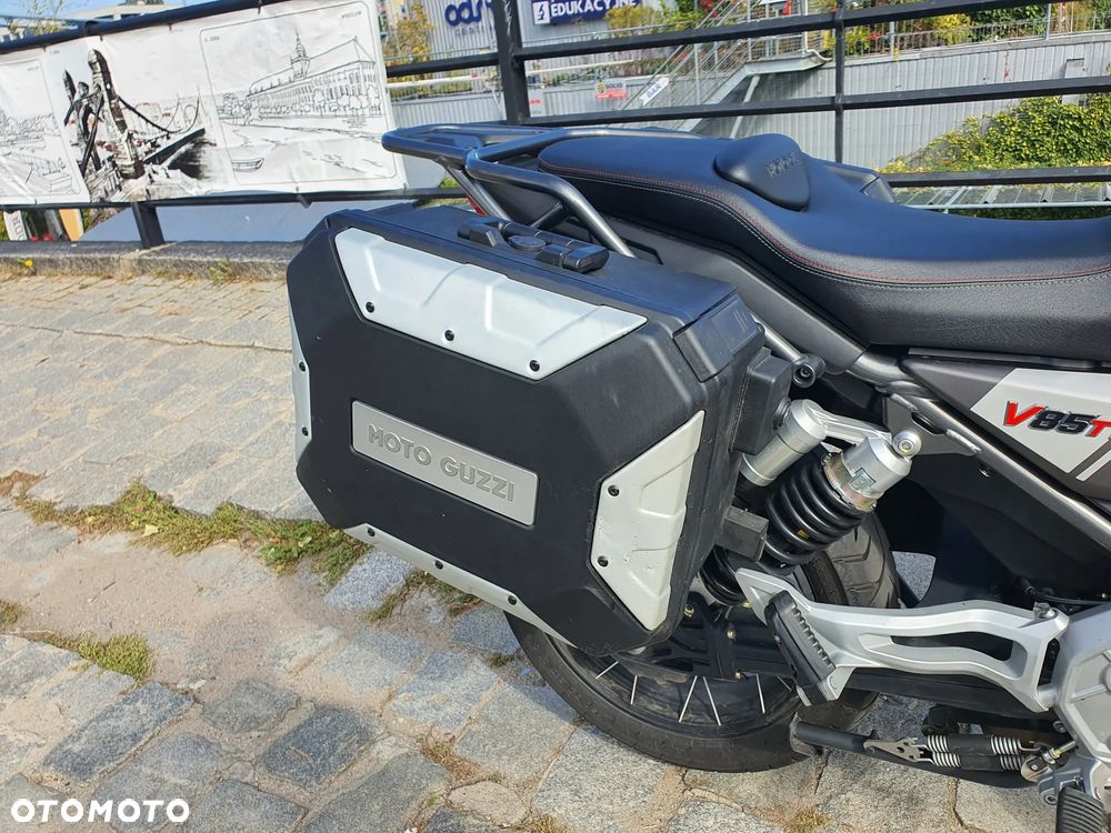 Moto Guzzi V85 - 4