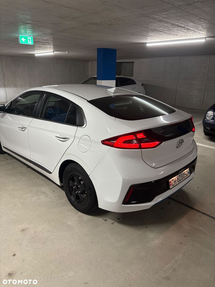 Hyundai IONIQ - 11