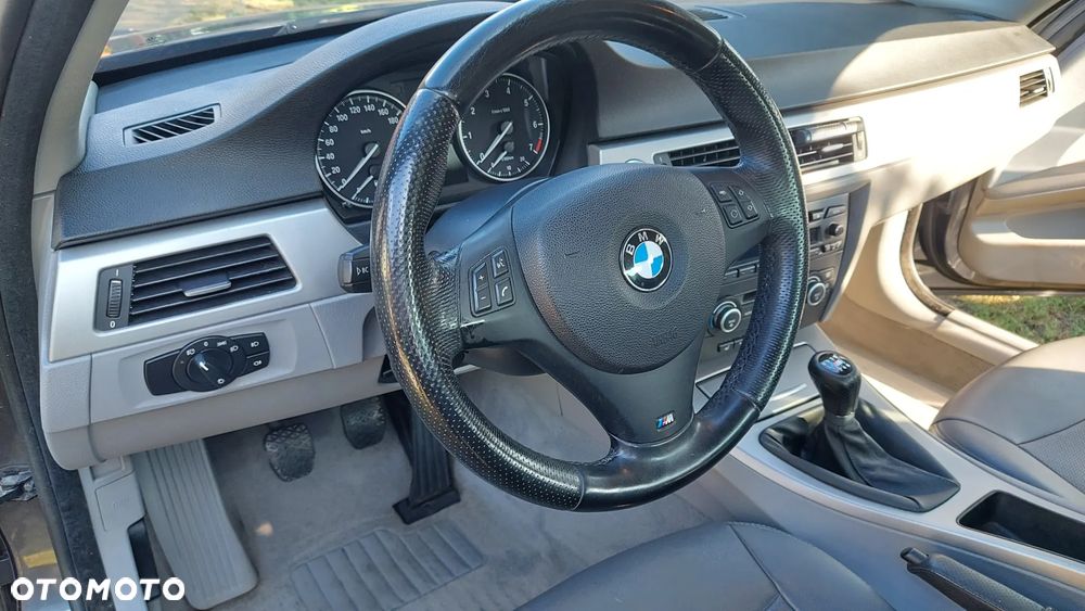 BMW Seria 3 318i - 25