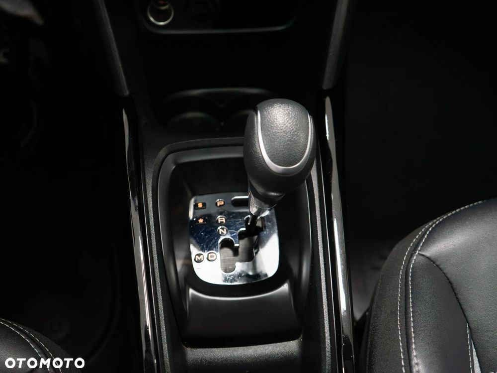 Peugeot 2008 1.2 Pure Tech GPF Allure S&S EAT6 - 17