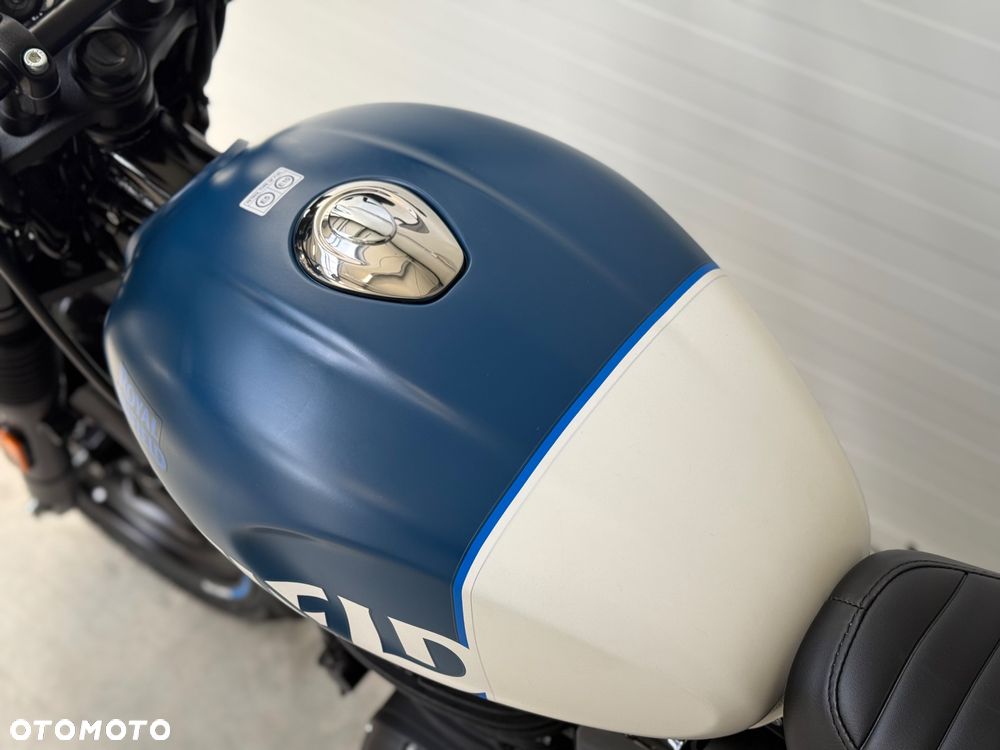 Royal Enfield HNTR - 26