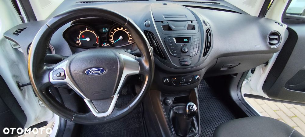 Ford Transit Courier - 21