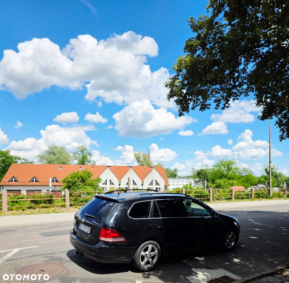 Volkswagen Golf - 1
