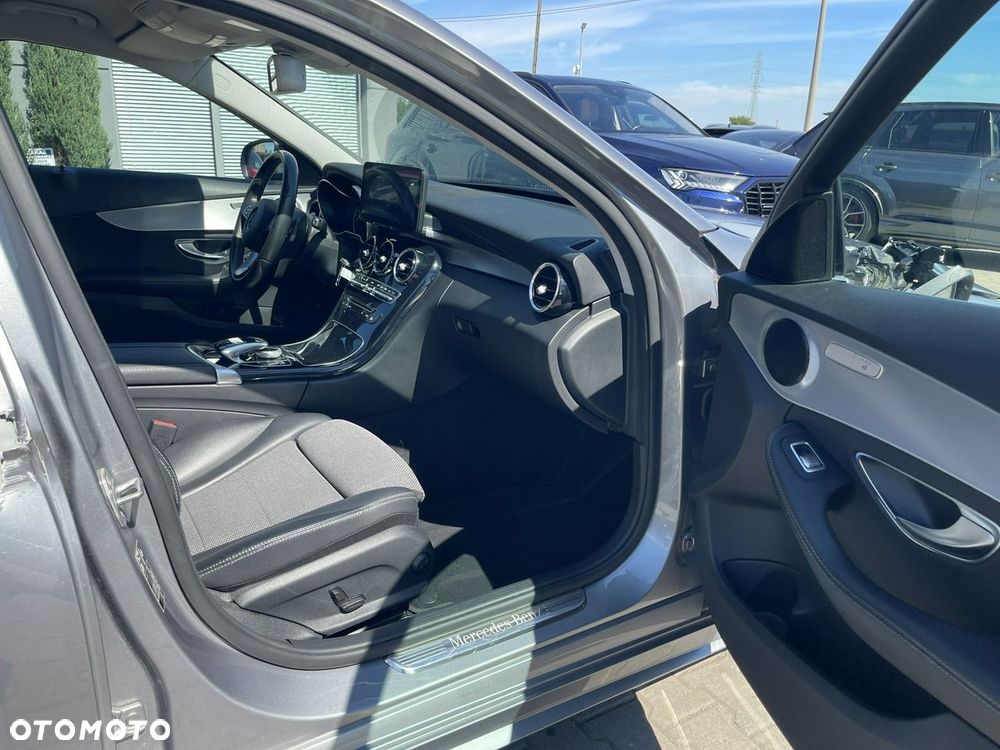 Mercedes-Benz Klasa C 220 d 4Matic 9G-TRONIC AMG Line - 6