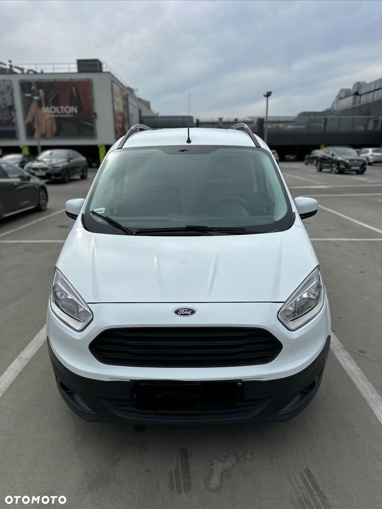 Ford Transit Courier - 12