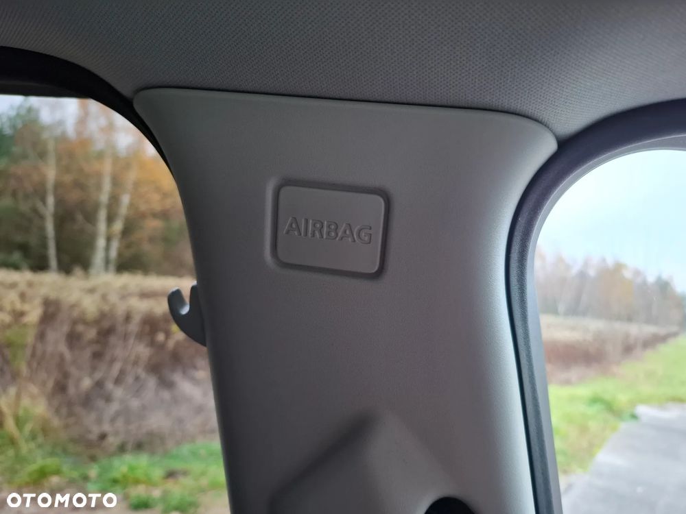 Land Rover Discovery Sport - 32