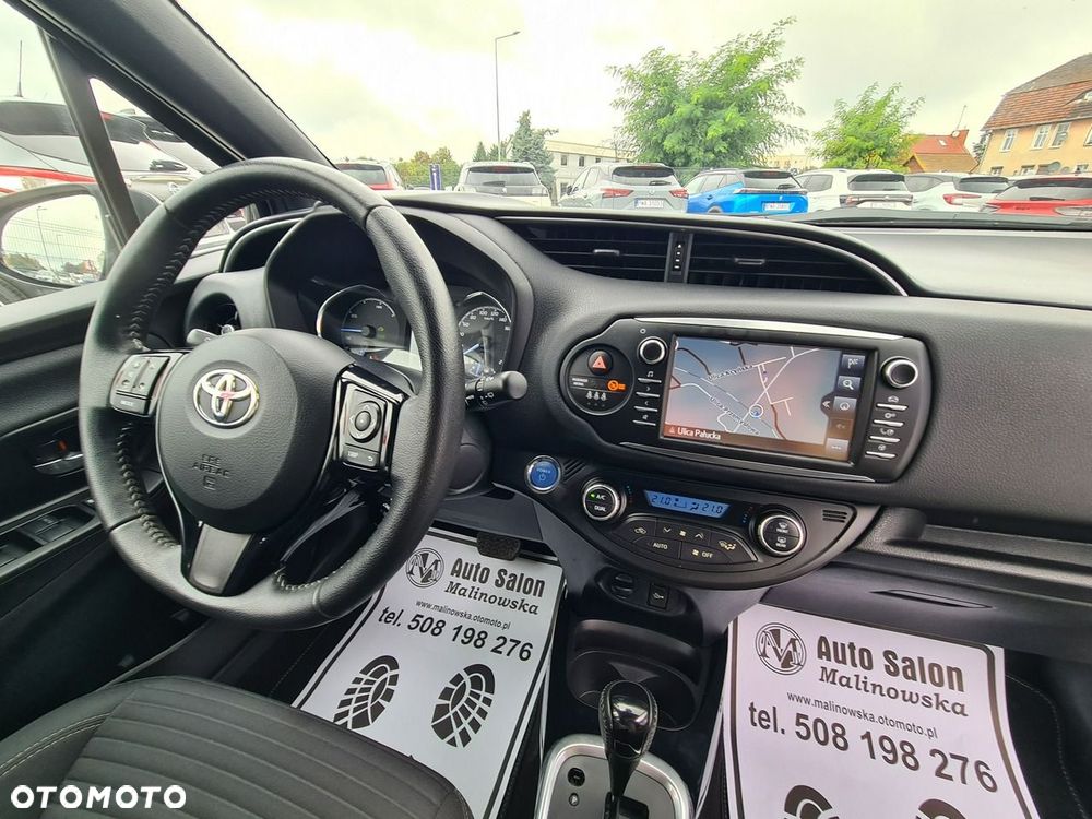 Toyota Yaris Hybrid 100 Premium - 29