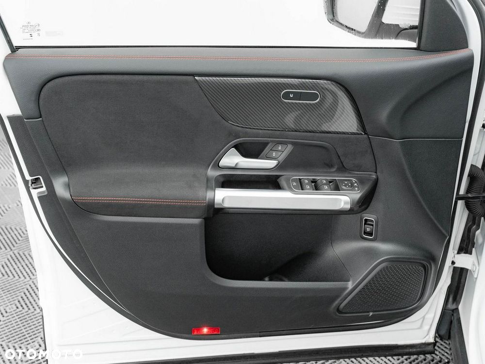 Mercedes-Benz GLB - 13