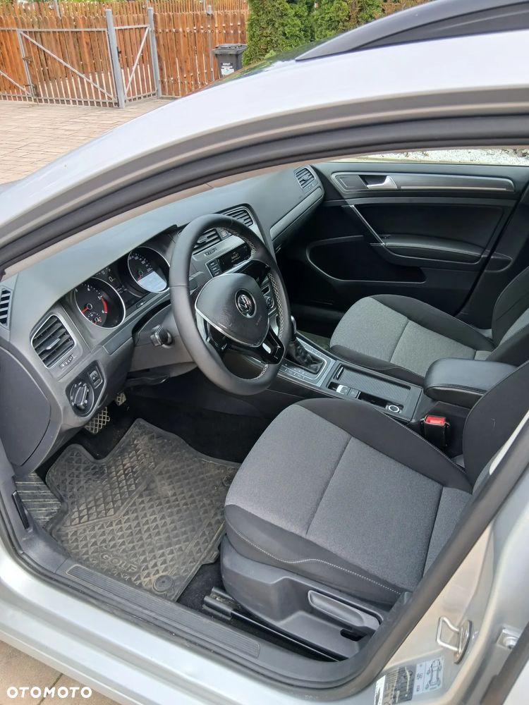 Volkswagen Golf - 10