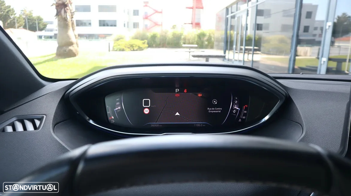 Peugeot 5008 1.5 BlueHDi Allure Pack EAT8 - 22