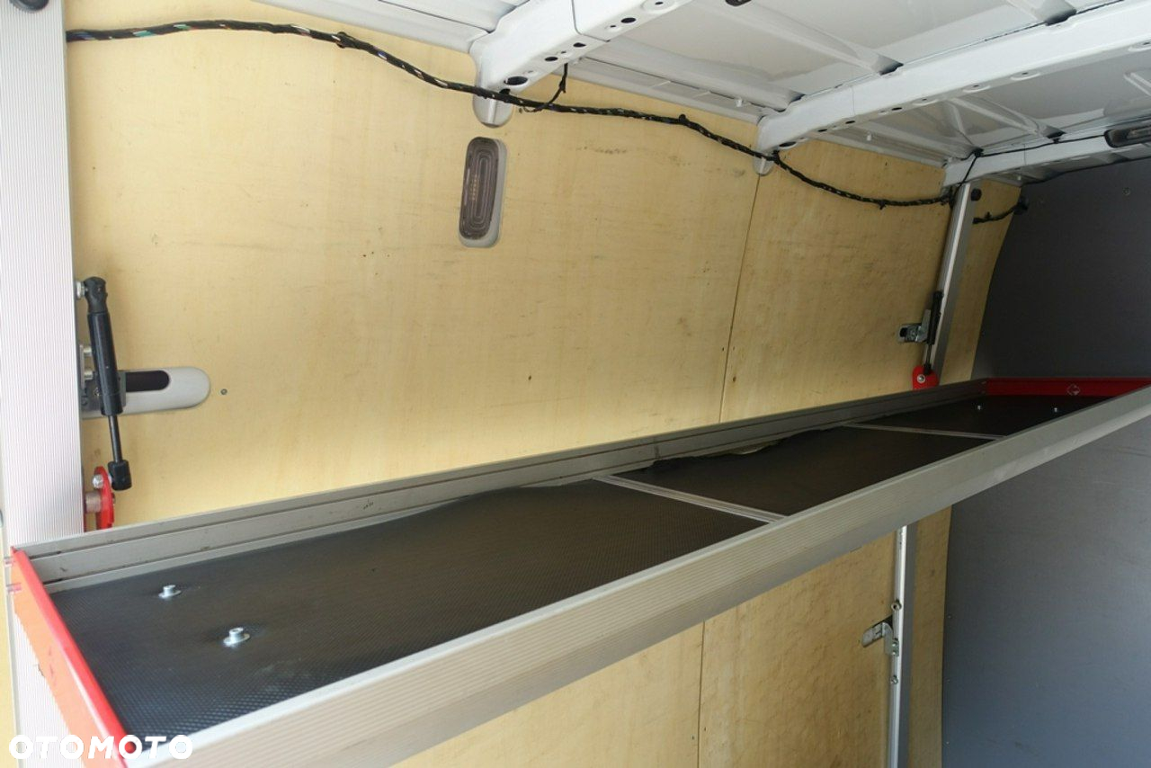 Mercedes-Benz Sprinter - 14