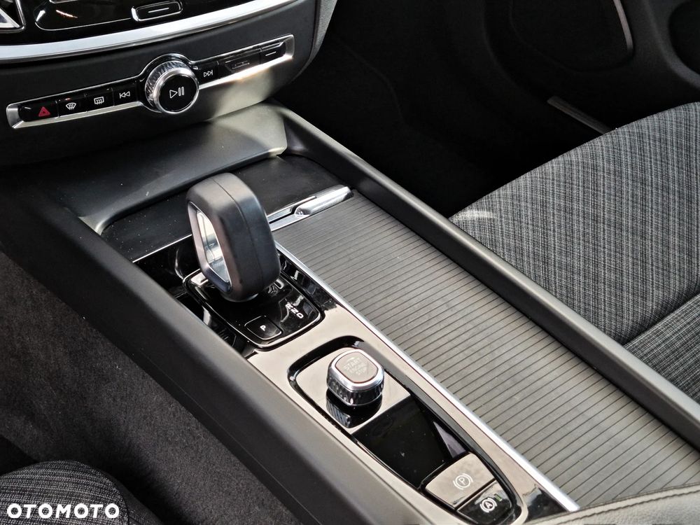 Volvo V60 B3 B DKG Momentum Pro - 28