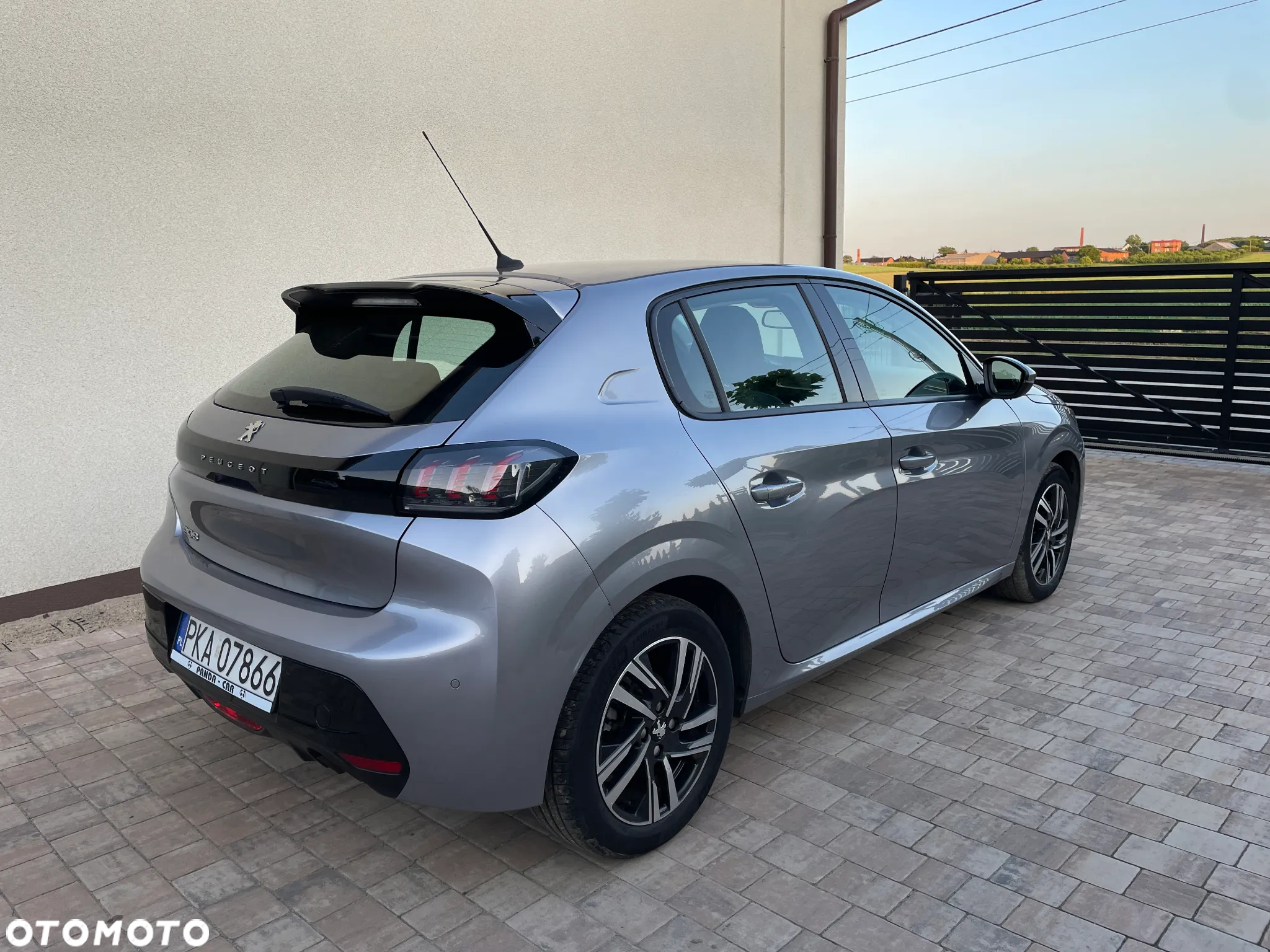 Peugeot 208 PureTech 100 EAT8 Allure Pack - 4