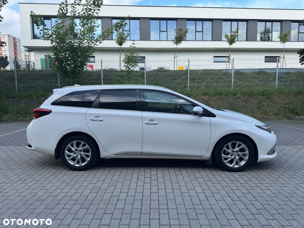 Toyota Auris 1.6 D-4D Premium - 21