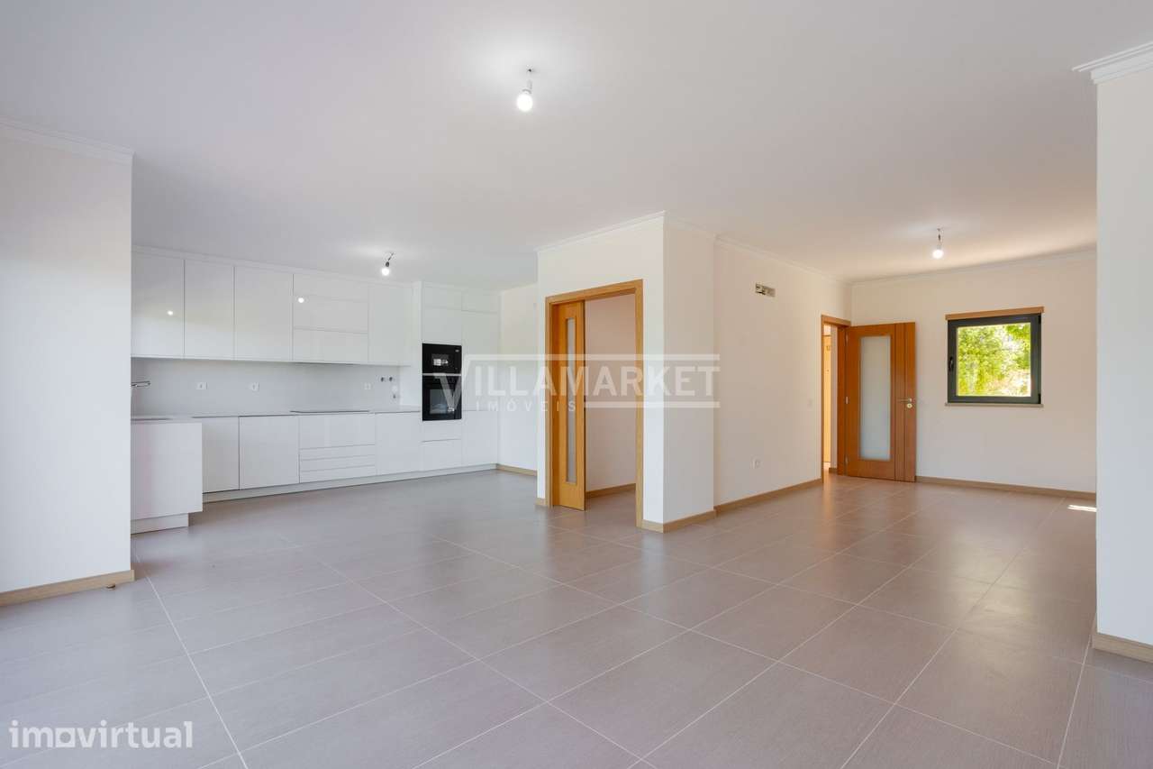 Fantástica Moradia T3 Totalmente Remodelada com Rooftop e Piscina na G - Grande imagem: 5/38