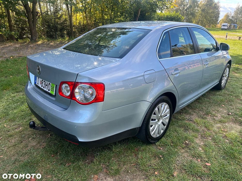 Volkswagen Jetta - 8