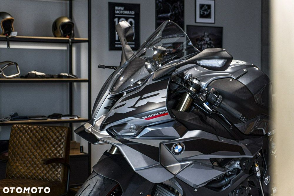 BMW S - 9