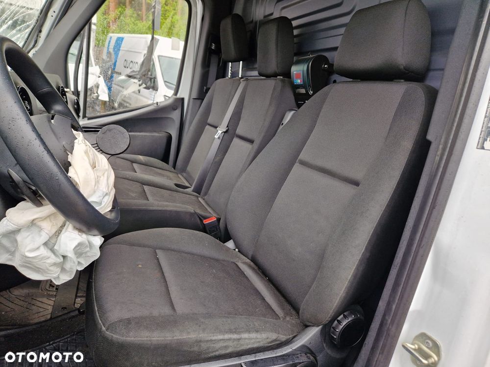 Mercedes-Benz Sprinter - 14