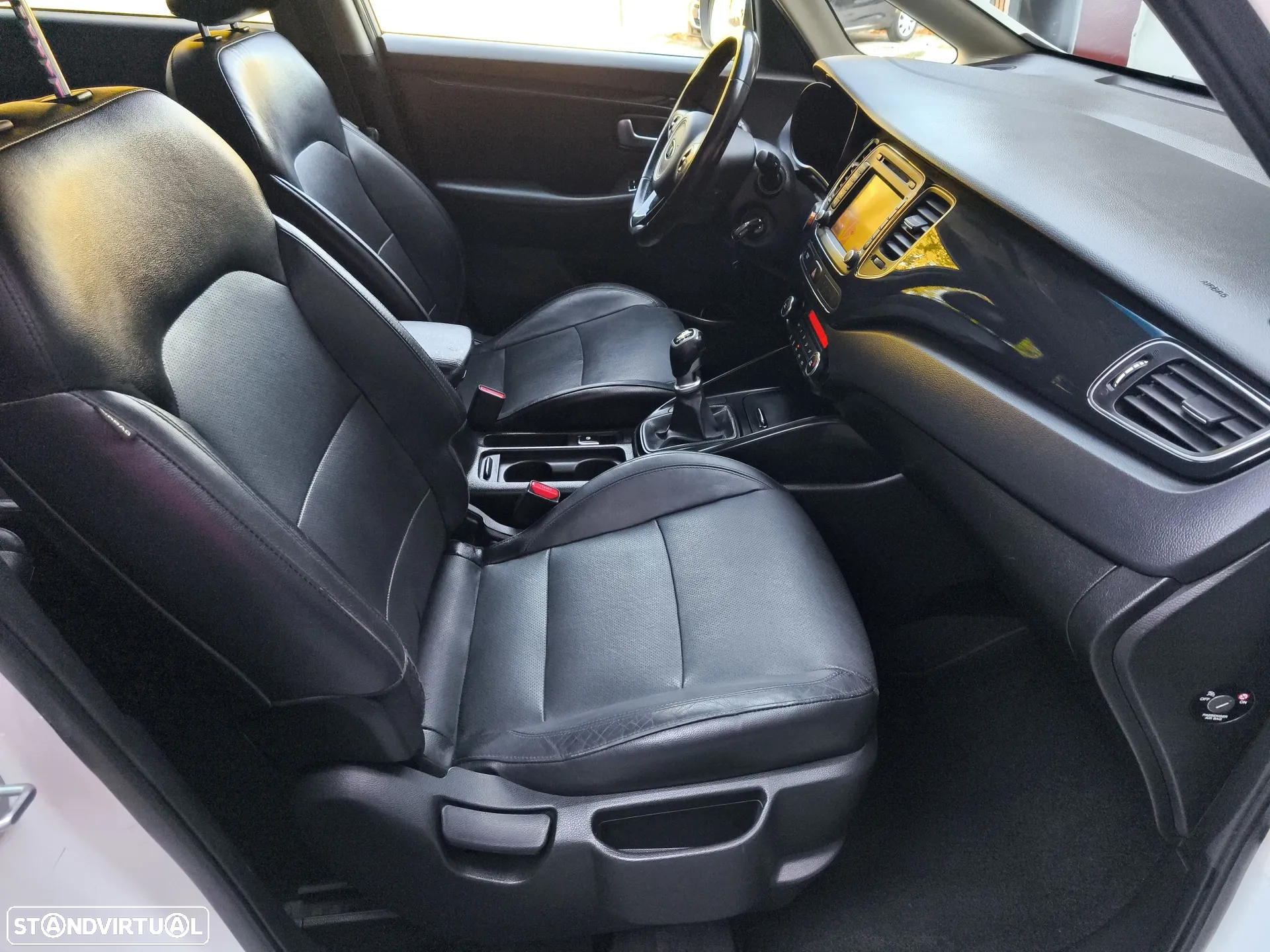 Kia Carens 1.7 CRDi ISG TX - 17